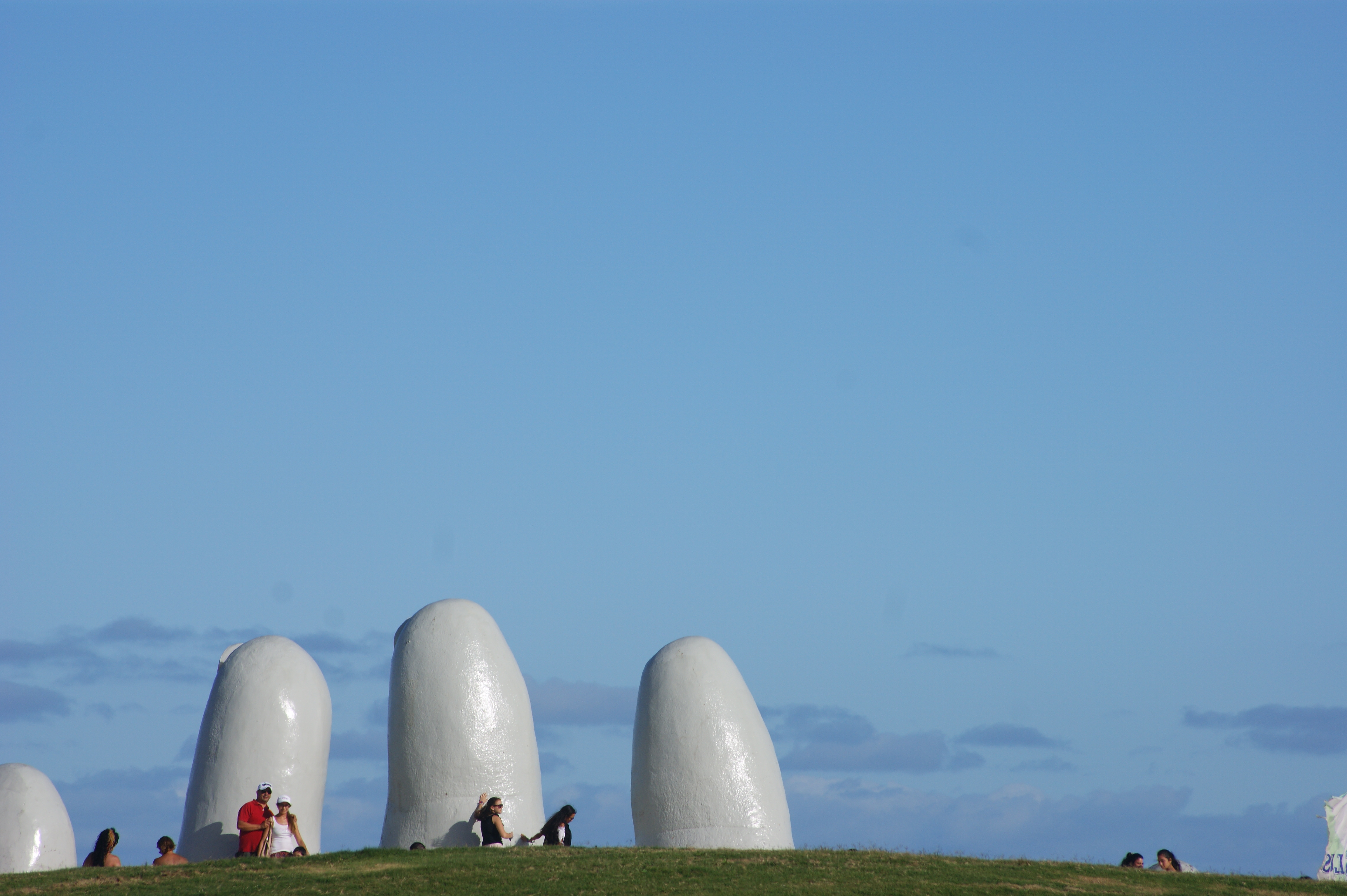 La Mano sculpture on Playa Brava