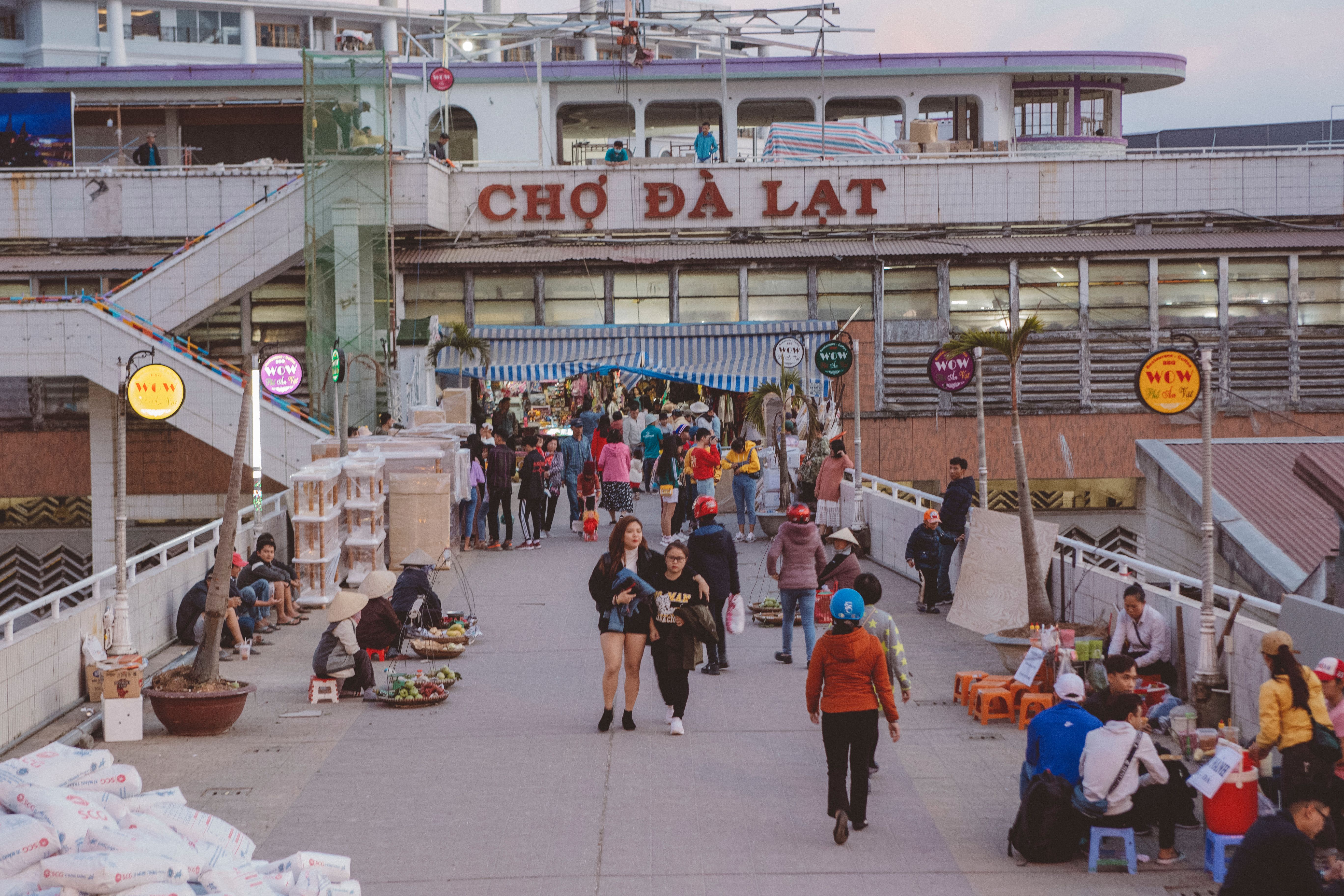 Da Lat Market and local street life