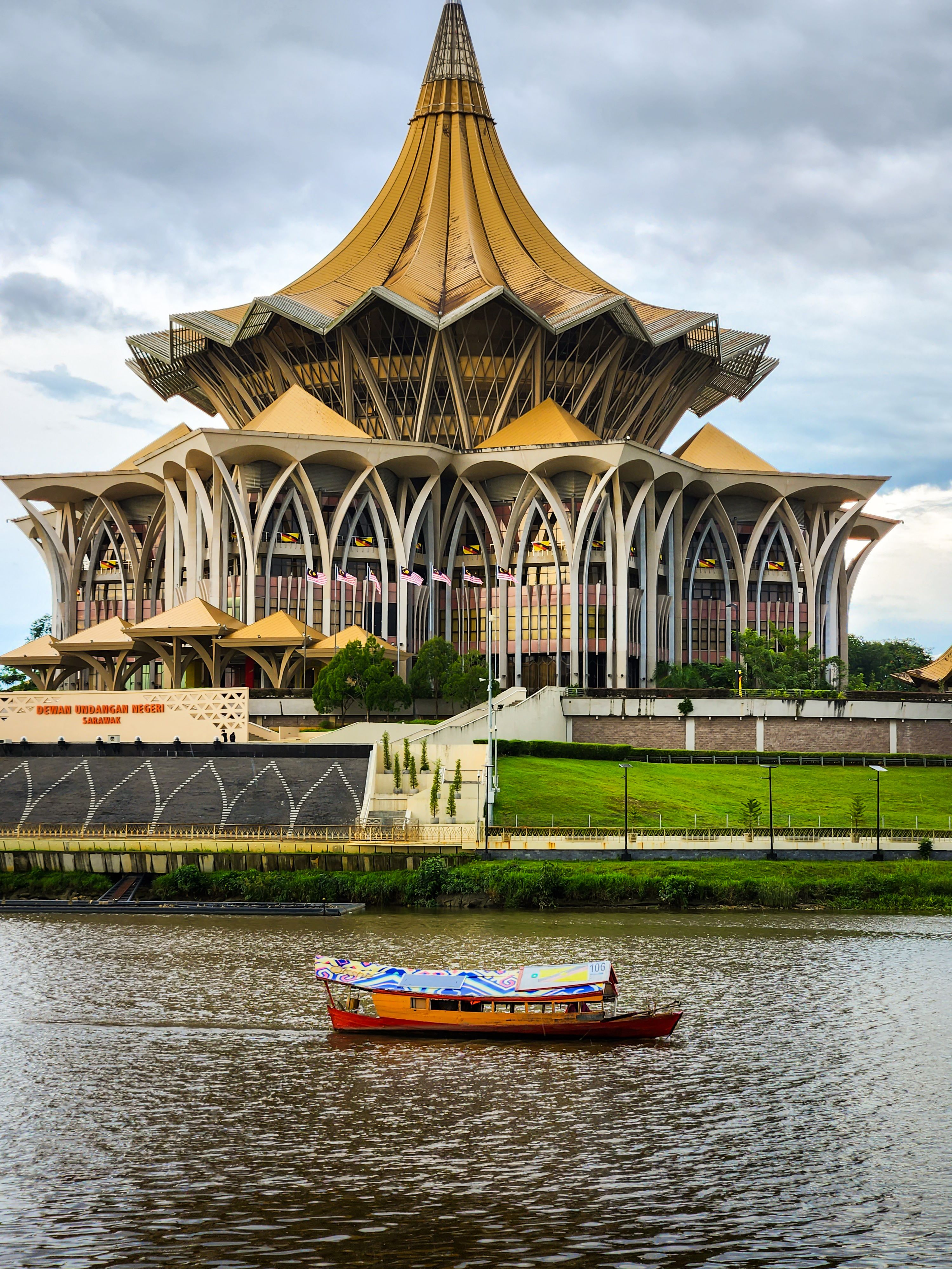 Sarawak State Legislative Assembly and river