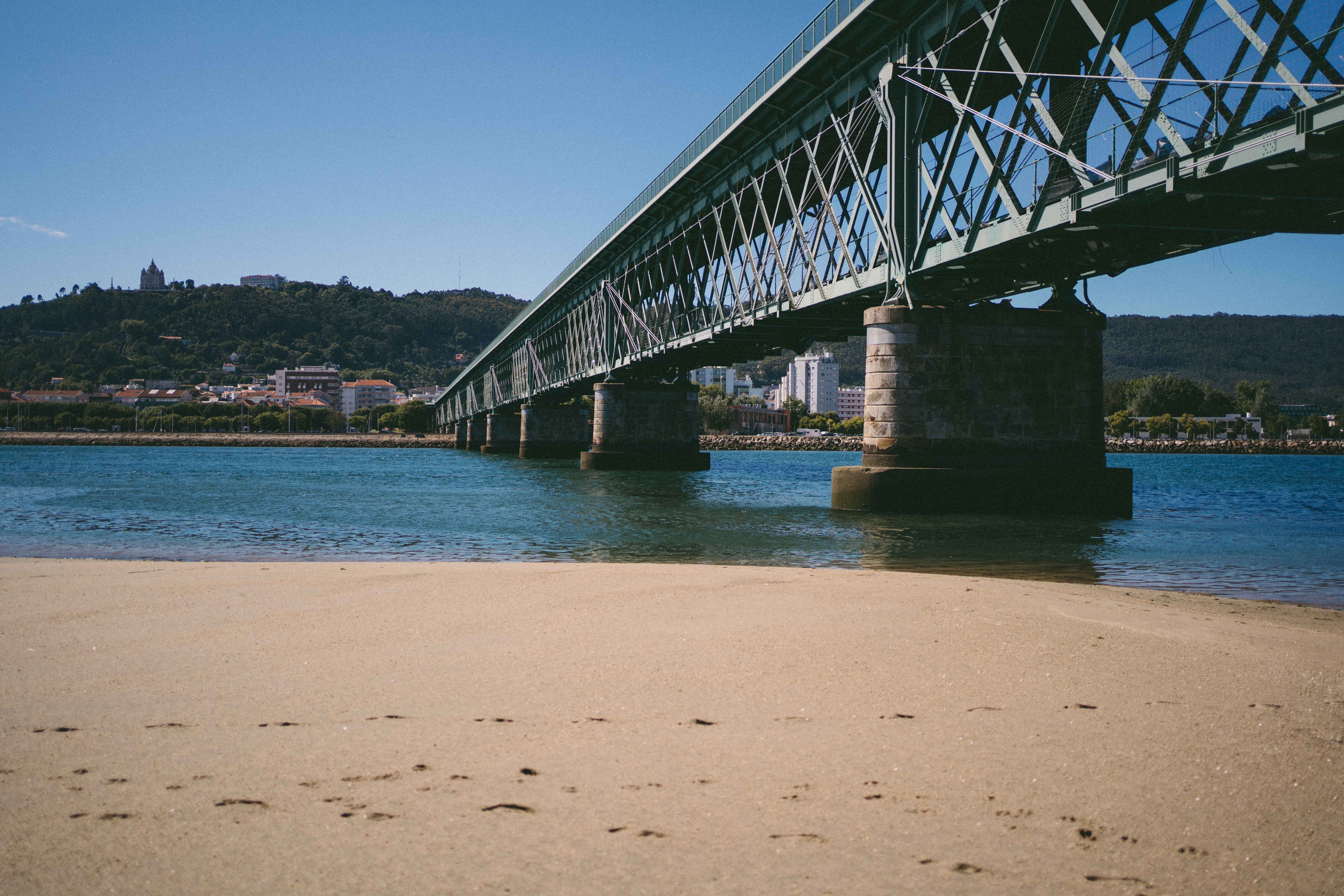 Ponte Eiffel and Lima River