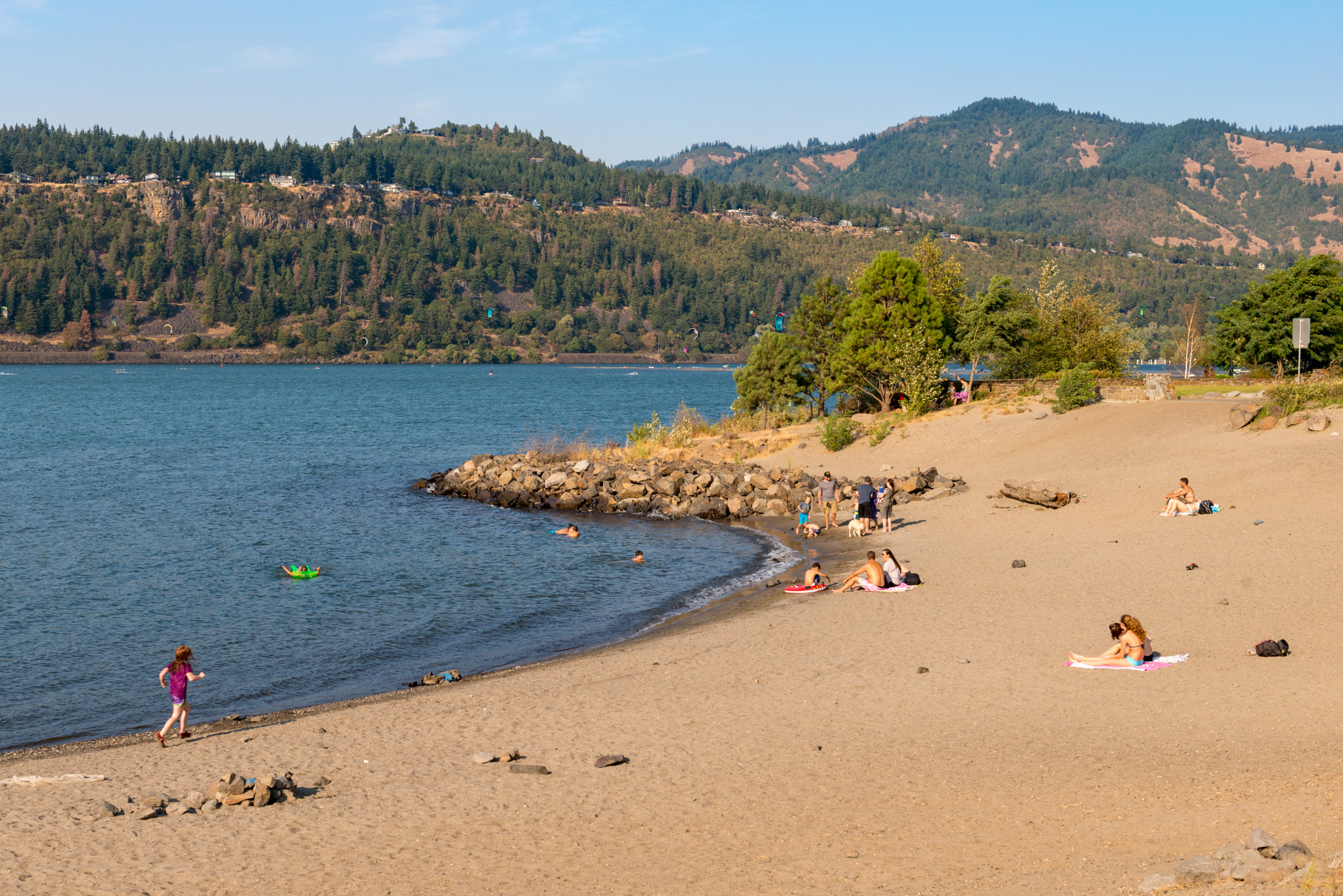 Hood River Waterfront Park along the Columbia River - DPLA - 540e1122b4a70be5f125a88b6bec6e2d.jpg