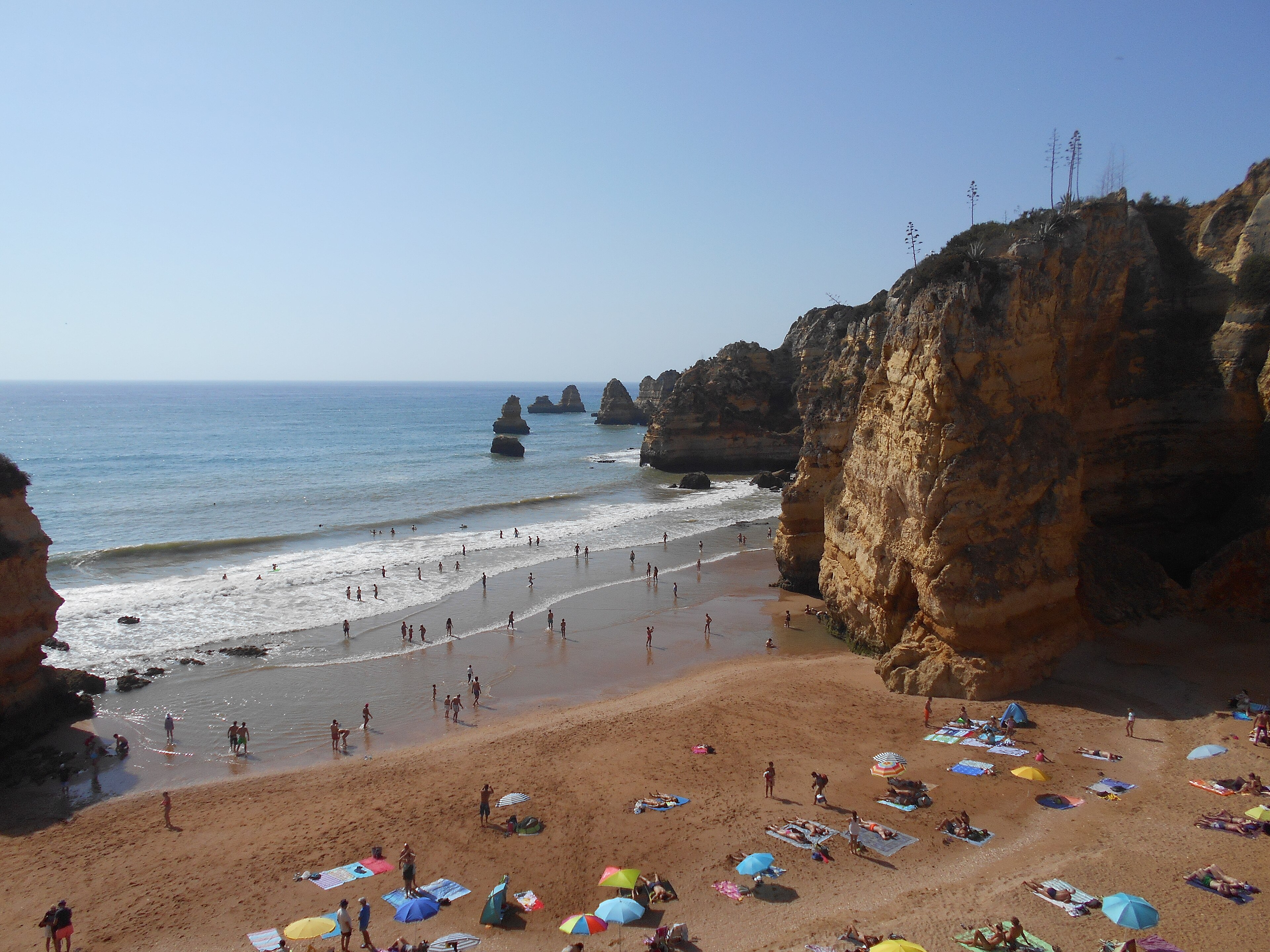 Praia Dona Ana.jpg